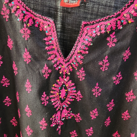 💥SALE💥Teen's Fashion Wear,Large, Embroided Sequin Neckline,Black&Fushia - Picture 7 of 7